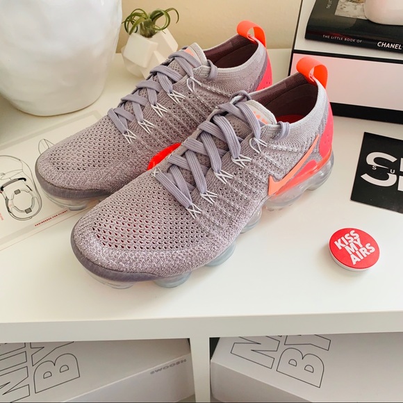 NWT Nike Air Vapormax Flyknit - Picture 2 of 11